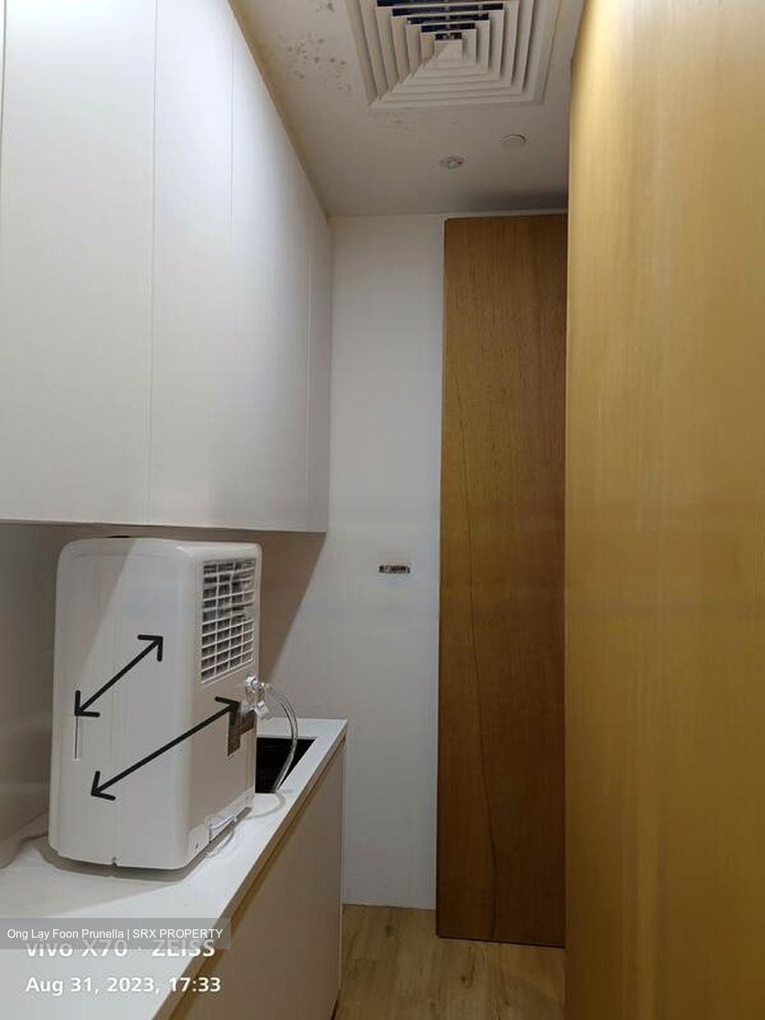 Connexion (D8), Retail #455602861